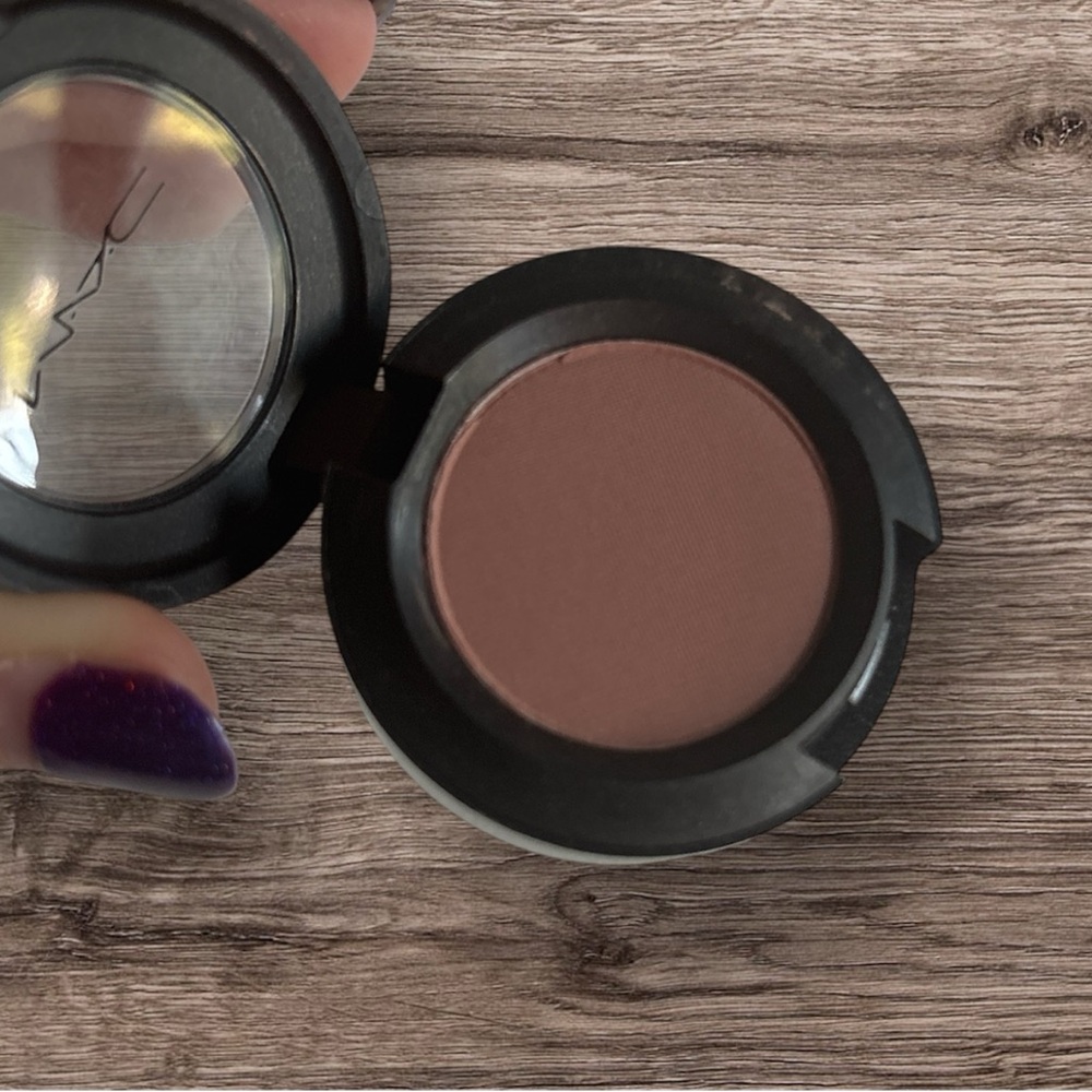 MAC Cosmetics Brown Eyeshadow soft teddy